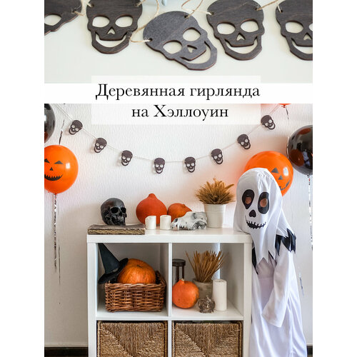      .   Halloween . -     -     , -  